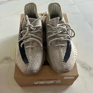 YEEZY BOOST 350 V2